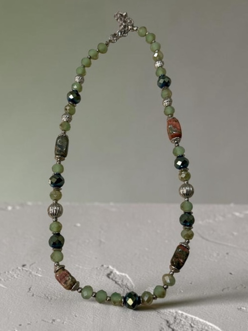 🫶🏻 Elegant Classy Green Beaded Mixed-Stone Necklace